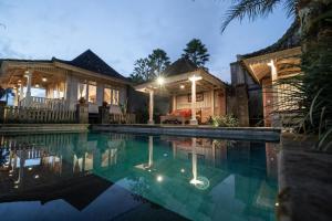 Bazén v ubytování Uma Caming Villa Ubud nebo v jeho okolí