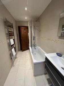 Ένα μπάνιο στο Lovely Carlung House +71 φωτογραφίες