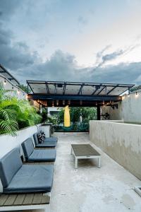 Zona d'estar a Two-Condos House in Great location with Rooftop and Pool and BBQ
