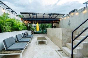 Zona d'estar a Two-Condos House in Great location with Rooftop and Pool and BBQ