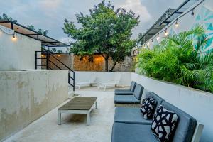 Zona d'estar a Two-Condos House in Great location with Rooftop and Pool and BBQ