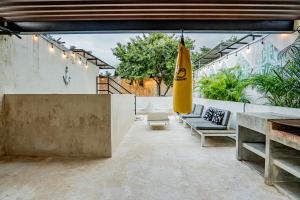 Balcó o terrassa a Two-Condos House in Great location with Rooftop and Pool and BBQ