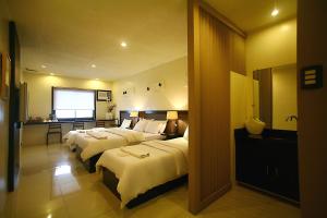 Un pat sau paturi într-o cameră la Baguio Holiday Villas