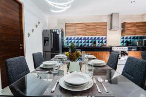 Cuina o zona de cuina de Two-Condos House in Great location with Rooftop and Pool and BBQ