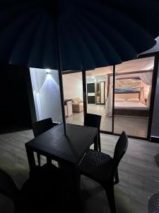 Giường trong phòng chung tại Hotel Playa Dubai Golden Suite