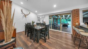 a dining room with a table and chairs at Blue Willow Estate Bathurst in Bathurst