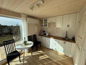 Kuchyň nebo kuchyňský kout v ubytování Kadaksalu with sauna hinnas