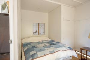 Voodi või voodid majutusasutuse ペット可 撮影商用利用可 The Cabin Ashina 富士山と海を望むヴィンテージ平屋一棟貸し南葉山 toas