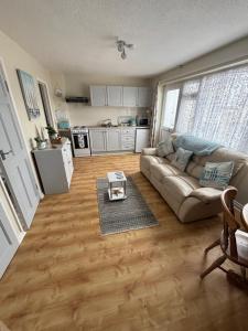 Dapur atau dapur kecil di Hillview 1st floor apartment