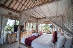 Postel nebo postele na pokoji v ubytování Uma Caming Villa Ubud