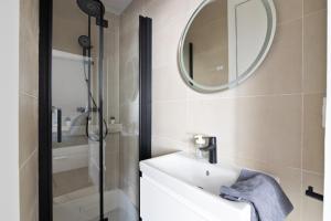 Ένα μπάνιο στο Superb Studio Appartement Quartier Les Marais Free Netflix +3 φωτογραφίες