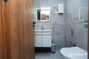 Ένα μπάνιο στο Acacia Studio 07 +33 φωτογραφίες
