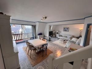 an aerial view of a living room with a table at Duplex en plein centre, 3min plage in Deauville