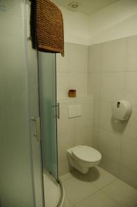 Kúpeľňa v ubytovaní Kipi Casa double room with bathroom