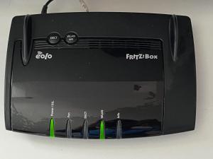a black toaster oven with two green arrows at Tuscia Home Backpackers in Orte