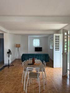 TV a/nebo společenská místnost v ubytování Appartement Tivoli Sur la route des rivières