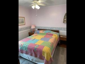 Postel nebo postele na pokoji v ubytování Pirate's Den