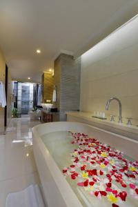 Imagen de la galería de The Khayangan Dreams Villa, Seminyak, en Seminyak