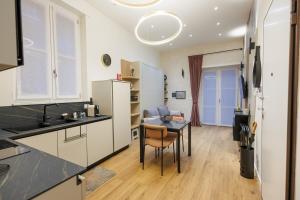 a kitchen with a table and a dining room at Casa Giusy Esclusiva Suite Molinette Torino in Turin