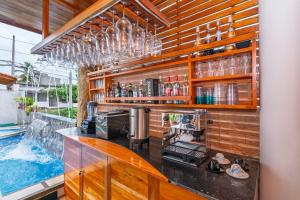 Bazén v ubytování EXCLUSIVE CONDO GALAPAGOS and BEYOND 1 nebo v jeho okolí