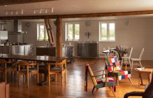 Η κουζίνα ή μικρή κουζίνα στο Arctic Ocean Lodge +46 φωτογραφίες