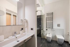 A bathroom at Navona Living Rome