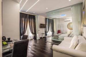 A seating area at Navona Living Rome