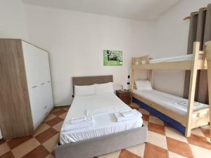 Hotel Sirena客房内的一张或多张床位