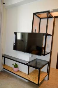 TV a/nebo společenská místnost v ubytování Acogedora Casa con Jardín en Centro de Cd Sahagún