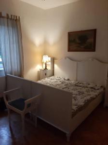 Giường trong phòng chung tại Joyful Escape