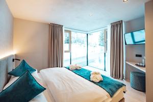 Postel nebo postele na pokoji v ubytování Hotel Plan de Gralba - das Berghotel