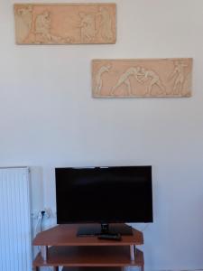 TV a/nebo společenská místnost v ubytování Unlimited view - elegant apt 59 m2 w 37 m2 balc w prk