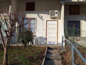 a white house with a door and a fence at Tiny Torbiera in Val di Chy