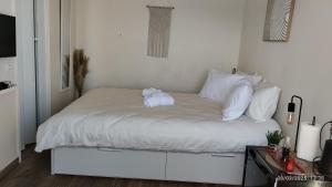 Ένα ή περισσότερα κρεβάτια σε δωμάτιο στο Doma18