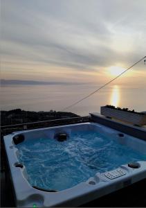 Φωτογραφία από το άλμπουμ του Holliday home Alida with jacuzzi σε Podgora
