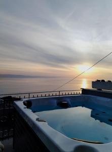 Φωτογραφία από το άλμπουμ του Holliday home Alida with jacuzzi σε Podgora