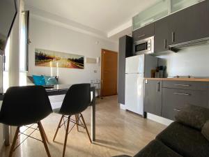 Kuchyňa alebo kuchynka v ubytovaní Suite Apartment City Center - Aloha Sevilla