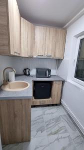 O bucătărie sau chicinetă la Apartament nou