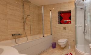 Ένα μπάνιο στο Apartments Mia's Terrace In The Sun +27 φωτογραφίες