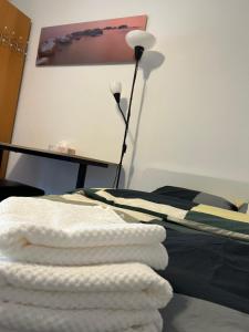 Chambre double à Niederkorn 객실 침대