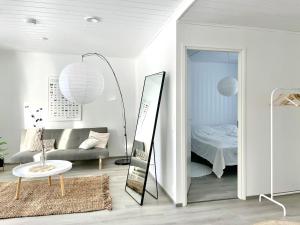 a living room with a couch and a mirror at Valoisa uusi kaksio keskellä Suomea in Haapavesi
