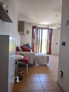 a living room with a couch and a table at Marconi 45 in Osmate Lentate