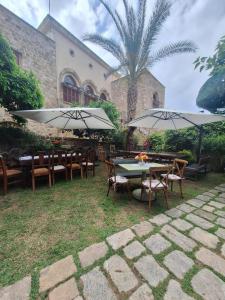 Κήπος έξω από το Beit Faris Wa Lucia