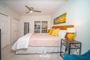 Voodi või voodid majutusasutuse Color Pop by the Pool! toas +78 fotot