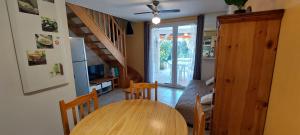 TV a/nebo společenská místnost v ubytování Spot évasion