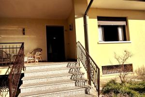a set of stairs leading to a house with a window at CÀ DEGLI OLIVI - Villino tra gli Olivi nel Borgo in Caneva