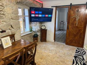 TV a/nebo společenská místnost v ubytování B&B Apartments Coli Apartman Dora Self check in