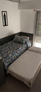 two beds sitting next to each other in a bedroom at Centro II in Venado Tuerto