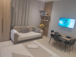 TV a/nebo společenská místnost v ubytování BP Beach Apartments