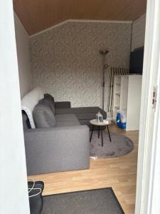 Posezení v ubytování Söt liten stuga för 2